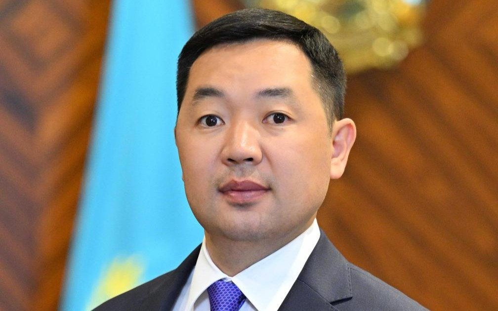 Отредактируйте и перепишите следующий заголовок: Эльдар Бакпаев назначен руководителем аппарата акима области Абай