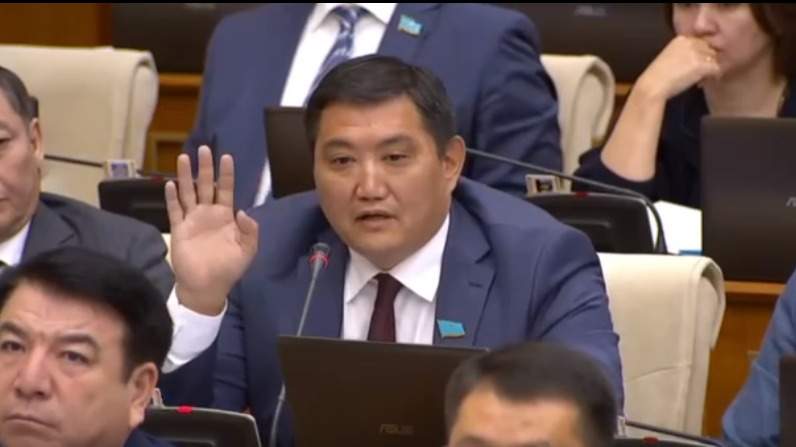 Отредактируйте и перепишите следующий заголовок: «Ваши заявления сильно расходятся с реальностью»: депутат раскритиковал работу Минздрава