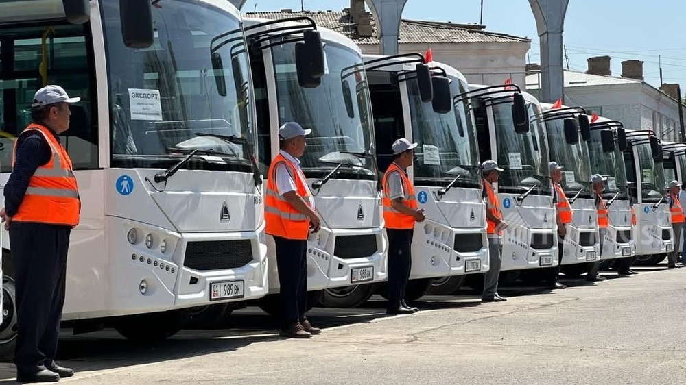 Кызыл-Кыя шаарында 10 жаңы автобус каттамга чыкты