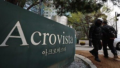 Отредактируйте и перепишите следующий заголовок: Прокуратура Южной Кореи провела обыск в доме экс-президента