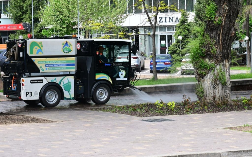 Отредактируйте и перепишите следующий заголовок: Поручение Президента: 142 улицы Алматы преобразят