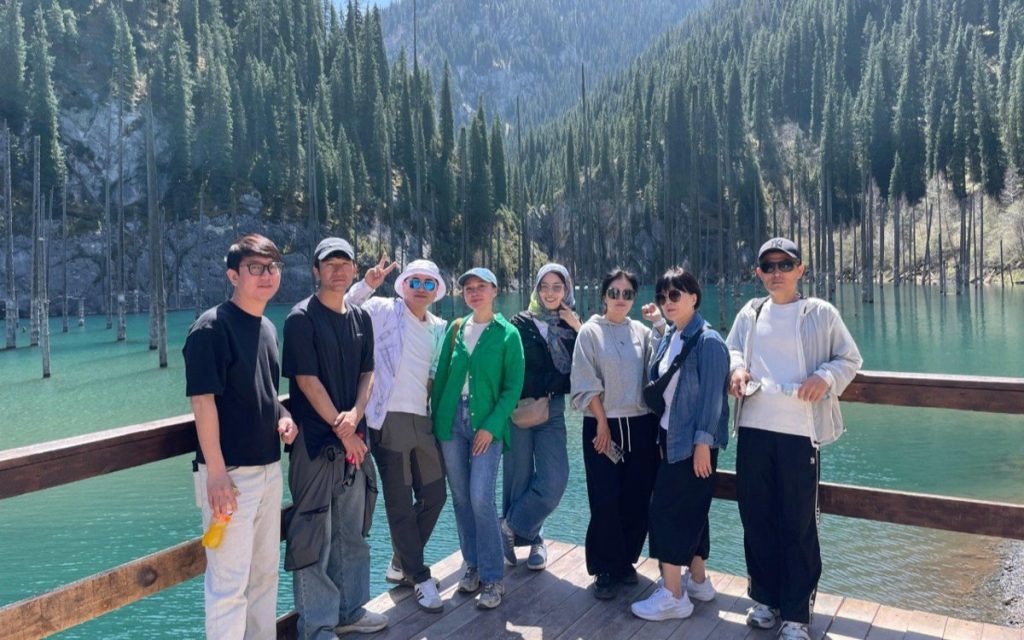 Отредактируйте и перепишите следующий заголовок: Казахстан становится популярнее среди южнокорейских туристов