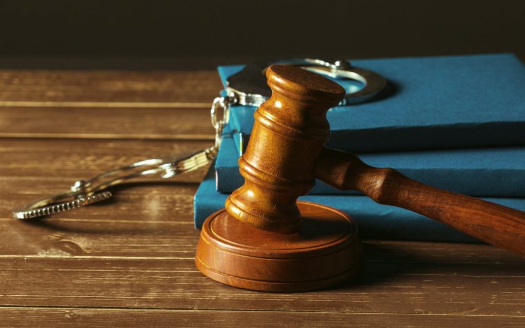 Полицейский осужден за изнасилование заключенной в Туркестанской области