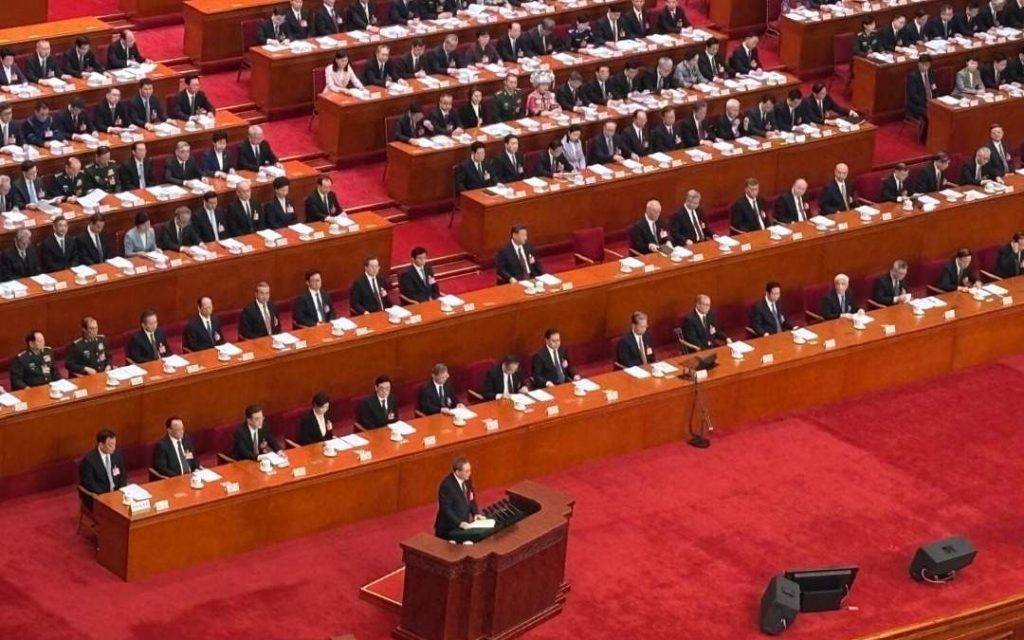 В Китае ввели запрет на дорогую еду и алкоголь среди чиновников