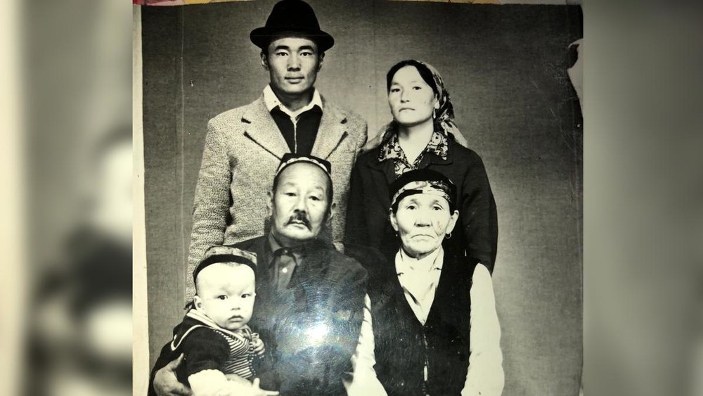 Улуу Ата Мекендик согуштун катышуучусу Эргеш Момуновдун өлүктөргө көмүлгөн окуясы