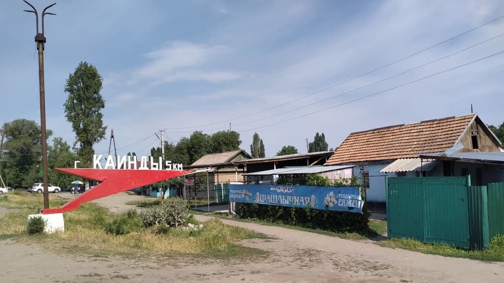 Кайыңды шаарында эски темир мамы кулап, эркек киши жаракат алды