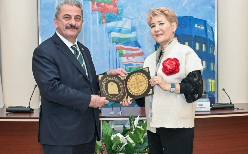 Отредактируйте и перепишите следующий заголовок: Казахская академия хореографии стала участником международного фестиваля тюркского мира
