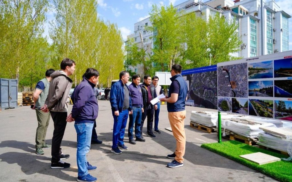 Отредактируйте и перепишите следующий заголовок: Более 180 общественных и дворовых территорий благоустроят в Астане