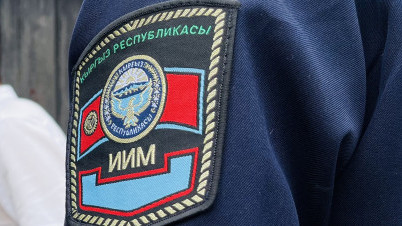 Кармалган Свердлов РИИБинин тергөөчүсү пара талап кылууга шектелүүдө
