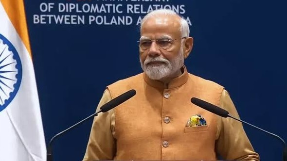 Индия Пакистанга сокку урууну токтотконун билдирди