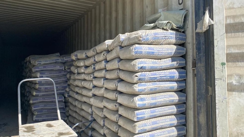 Бишкекте курулуш материалдары дүкөндөрүндө цемент жок болууда