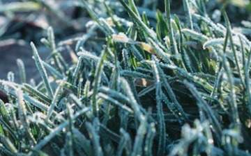 Отредактируйте и перепишите следующий заголовок: почти по всему Казахстану объявлено штормовое предупреждение