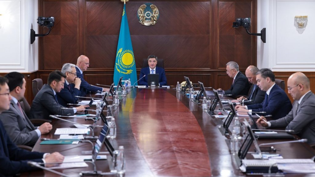 Казахстан нацелен на тесное взаимодействие с инвесторами — Олжас Бектенов