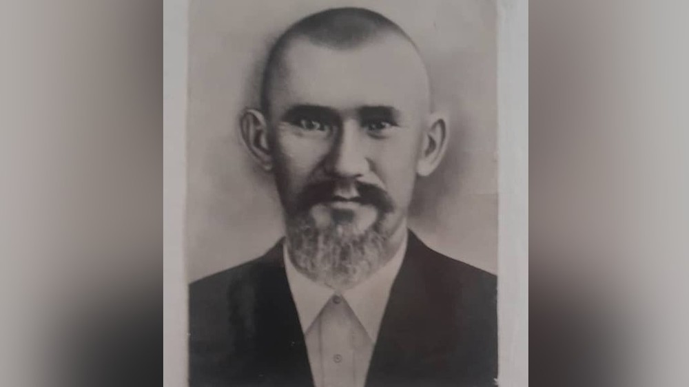 Стахановчу Чоңмурун Турдубаев чий баскан талааны айылга айландырып, башкаларды таң калдырган