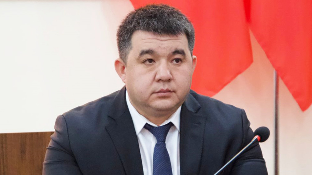 Жалал-Абаддын башчысынын орун басары Урмат Самаев коллегияда отургандардын арасында ичимдик ичип келгендер бар айтып чыкты