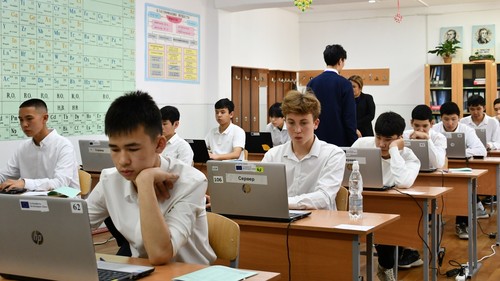 5-6-класстардын окуучулары кыргыз тили боюнча көчүрүү экзамендерин тапшырат — Билим АКИpress