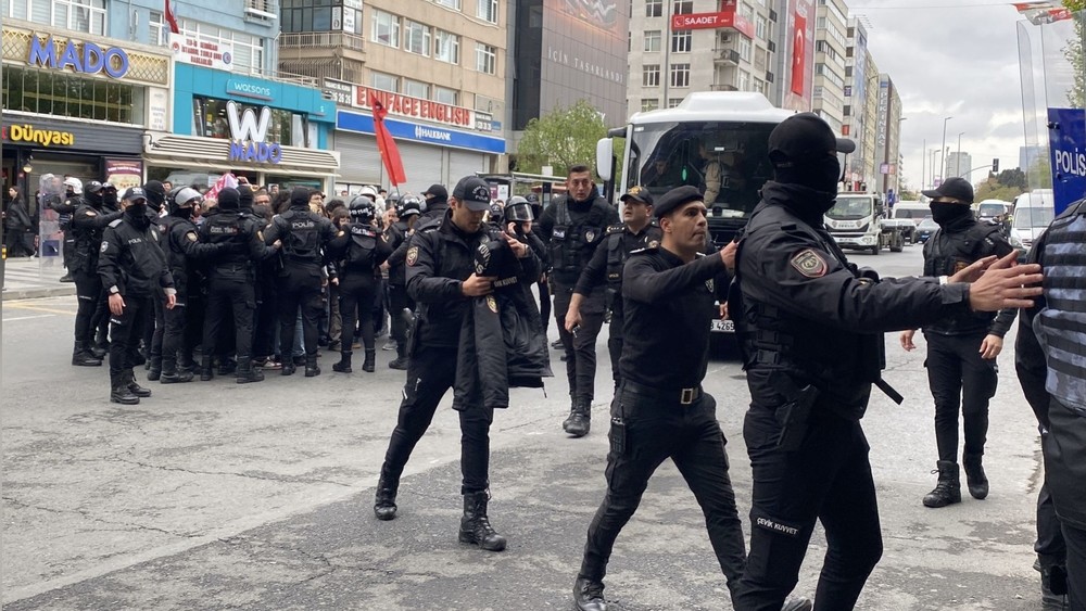 Стамбулда майрамдык акцияда 400дөн ашуун адам кармалды