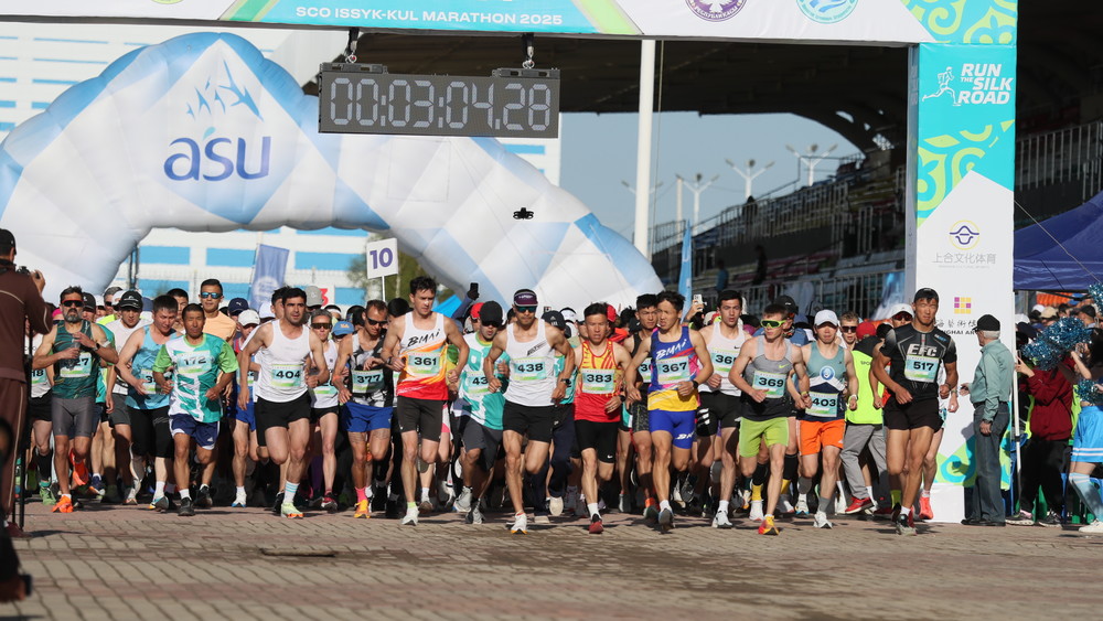 Чолпон-Атада жөө күлүктөрдүн эл аралык жарышы өттү