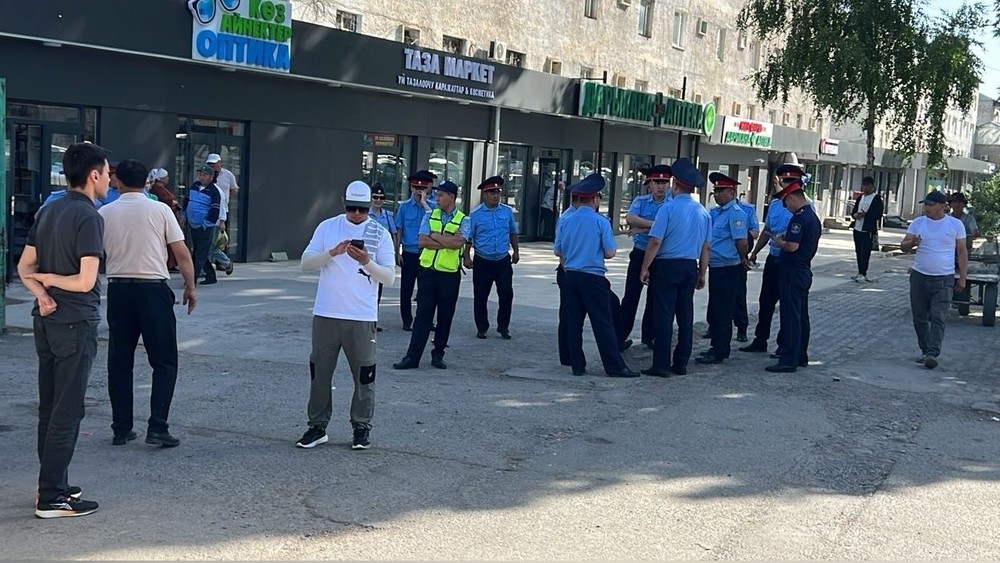 Өзгөндө мыйзамсыз соода түйүндөр алынып, 13 адамга 3000 сомдон айып салынды