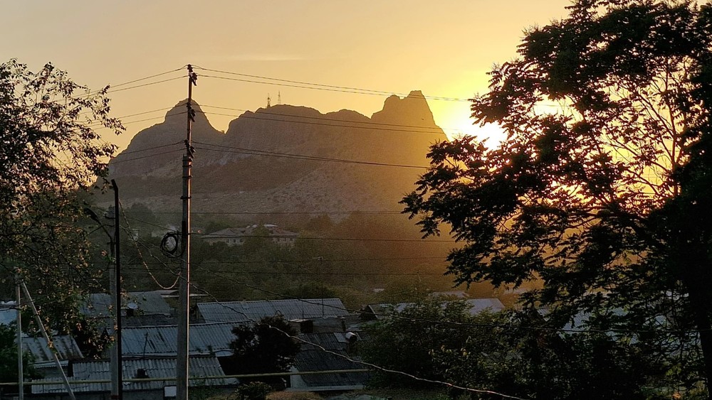 Ош шаарында 2-класстын окуучусун оор жүк ташыган унаа сүзүп кетип каза болду