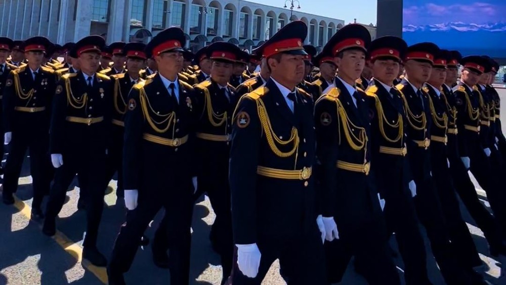 Бишкектеги парадда 2,5 миңден ашык милиция кызматкери нөөмөткө чыкты