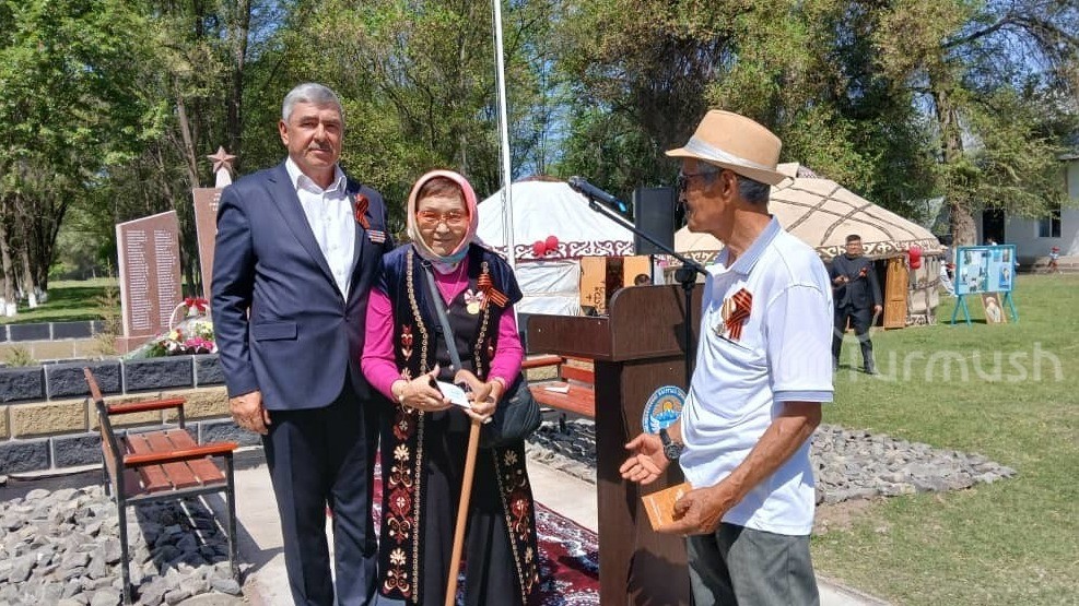 Төрт-Гүл айыл аймагында Улуу Жеңиштин 80 жылдыгына арналып, эстелик ачылды