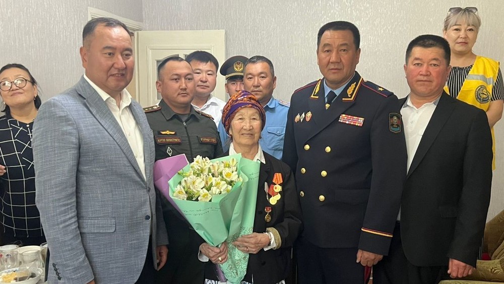 Караколдо оорук ардагерлерин жана Улуу Ата Мекендик согуштун катышуучуларынын жесирлерин куттукташты