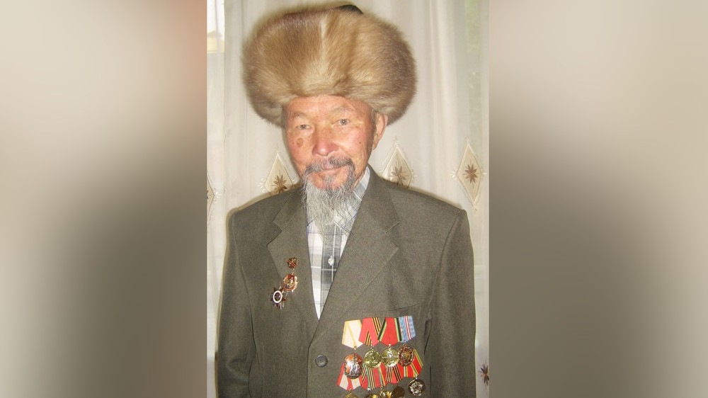 17 жашында согушка аттанып, 2 жолу жарадар болгон ак-талаалык Үтүр Акматов орудиянын командири болгон