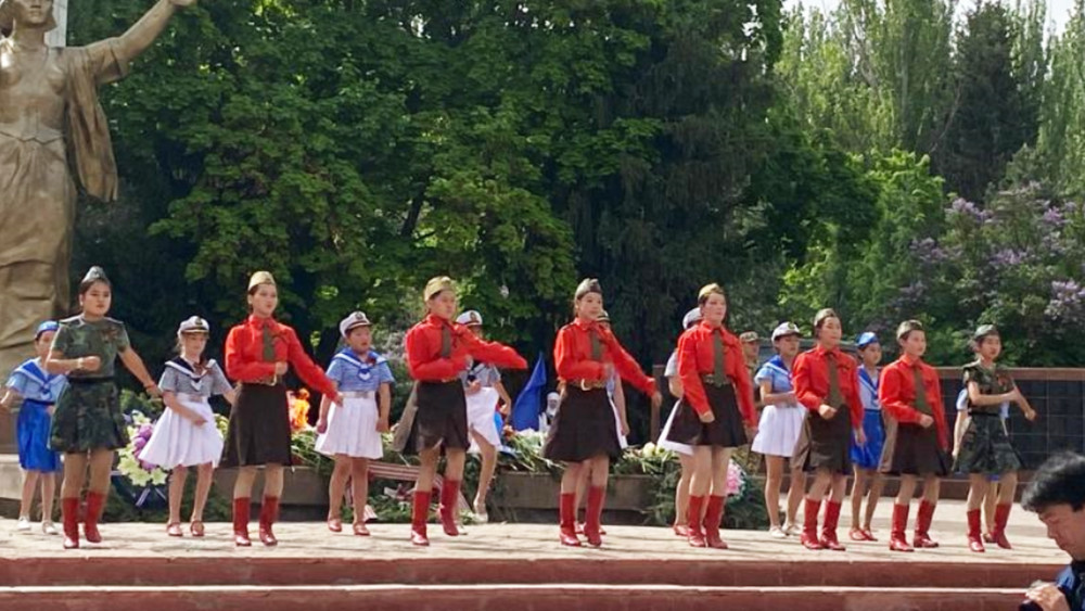 Каракол шаарында Жеңиш майрамы салтанаттуу белгиленип, аскер боткосу берилди