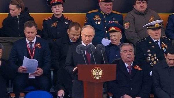 Россия Жеңиш күнүн ардактайт жана тарыхты бурмалоого жол бербейт