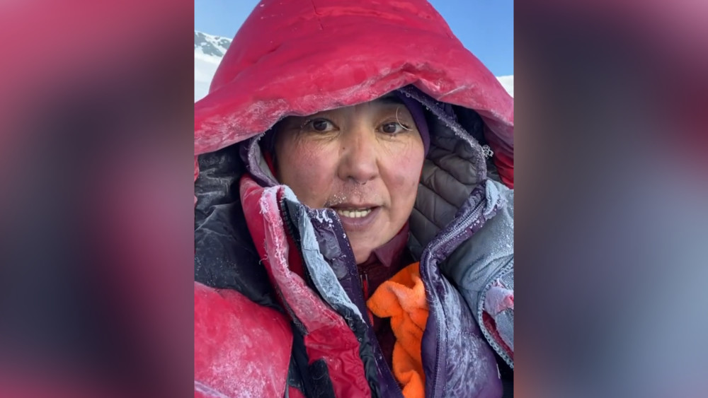 Минкаб төрагасы Эверестти багындырган Асел Байбагышеваны куттуктады