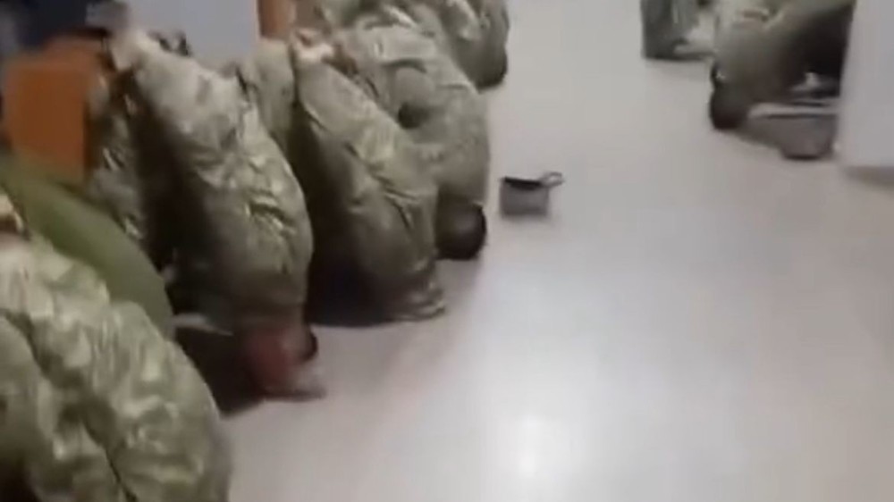 Армиядагы зордук-зомбулук маселеси курч турат деп айта албайм,