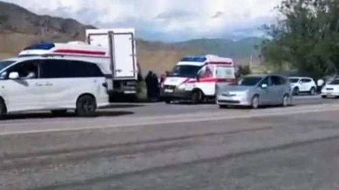 Бишкек—Нарын—Торугарт айланма жолундагы унаа кырсыктын улам 2 киши жабыркады