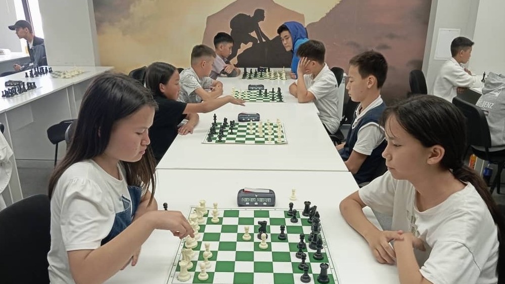 Ак-Суу районунун жаш шахматчылары республикалык мелдеште алдыңкы орунду багындырышты