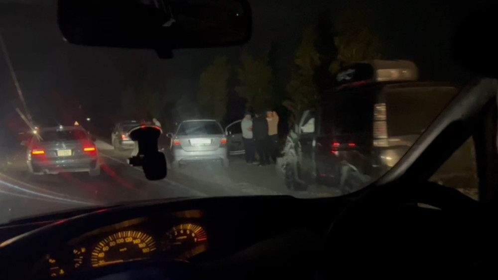 Базар-Коргондогу айылда унаалар кагышып, 2 адам ооруканага жеткирилди