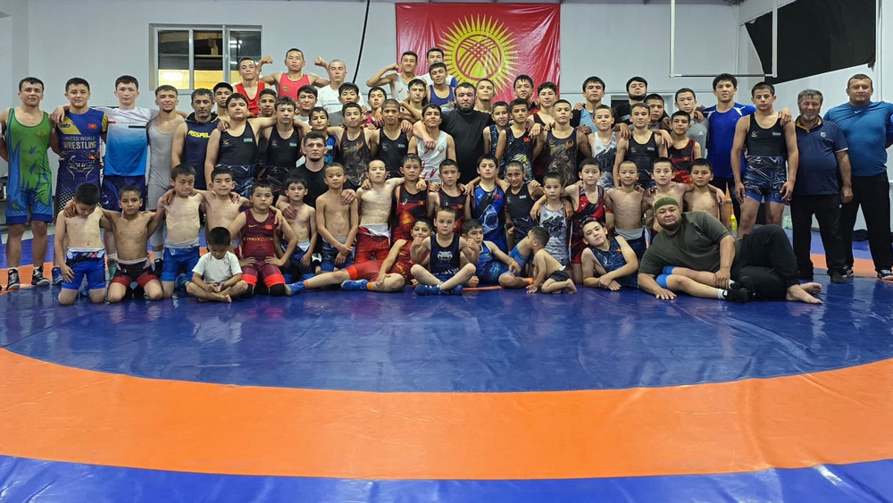 Жалал-Абад шаарында Кыргызстан менен Өзбекстандын жаш спортчулары биргелешип машыгууда