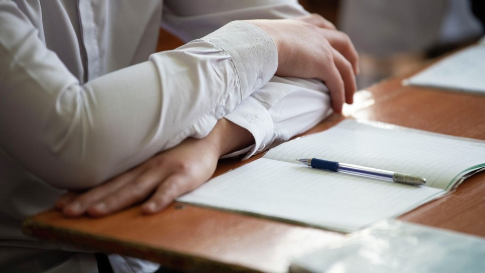 Ысык-Көлдө өмүр менен коштошкон окуучу боюнча мектеп директору үн катты