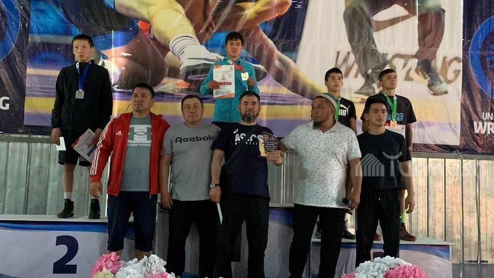 Кара-балталык окуучу Азамат Дуулатов Сузактагы эркин күрөш боюнча эл аралык турнирдин чемпиону болду