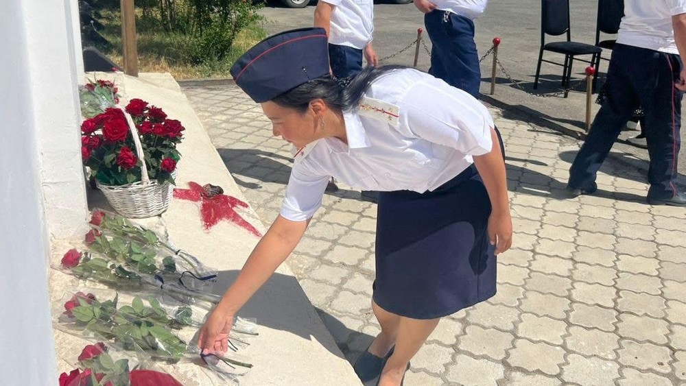 Баткенде кызмат учурунда каза болгон милиция кызматкерлери эскерилди (тизме)