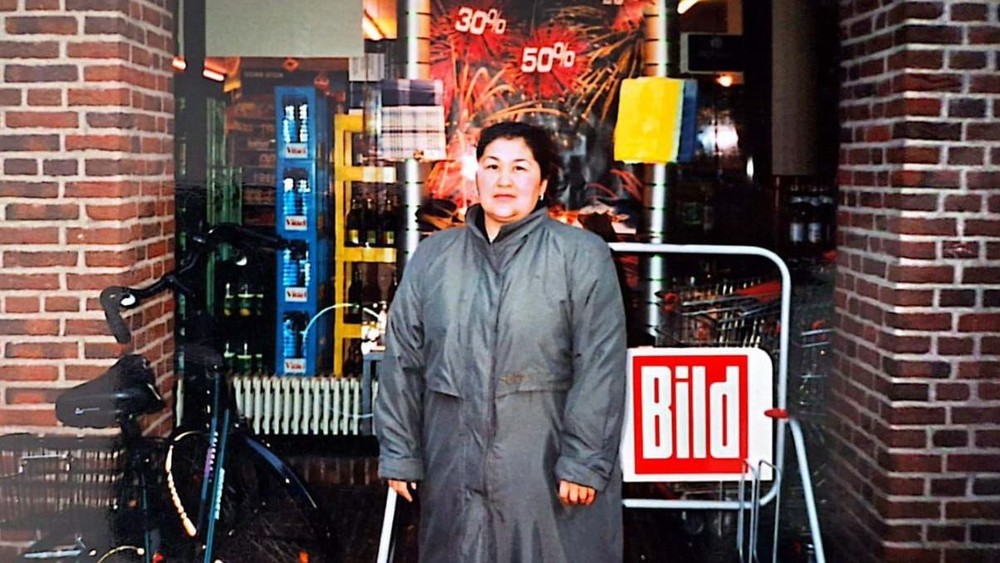 60 жаштагы Эркинбүбү Чомоева кесиптештери «Умай эне» деп чакырышат