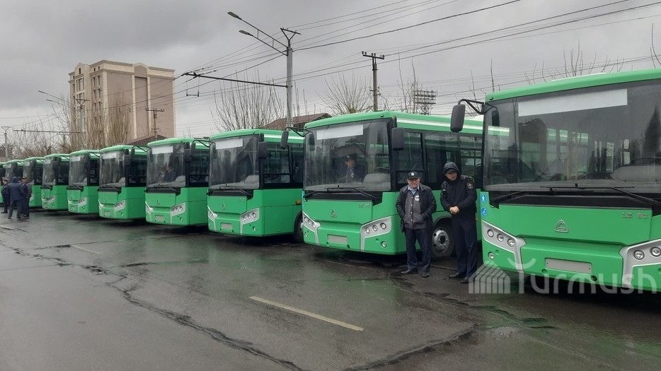 Ош шаарындагы автобустардын кондиционерлери иштебей, тургундар нааразы болушууда