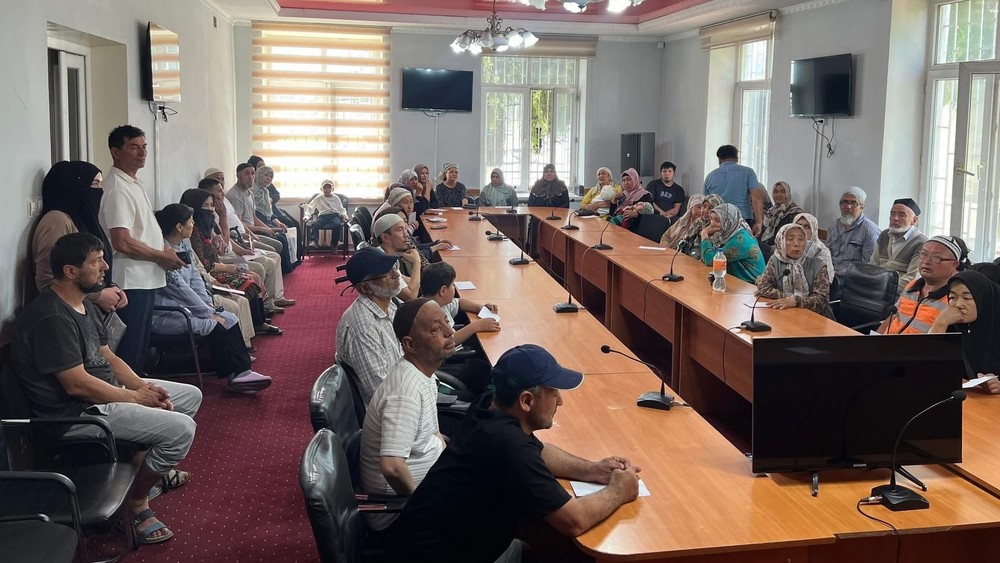 Өзгөн шаарында аз камсыз болгон үй-бүлөлөргө акчалай жардам берилди