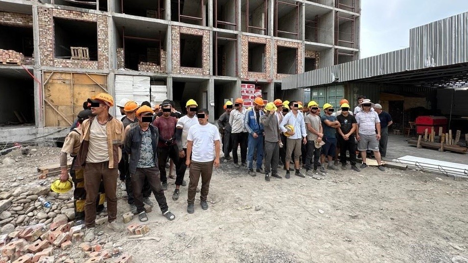 Кыргызстанда 5 миңге жакын мыйзамсыз жүргөн мигрант бар,