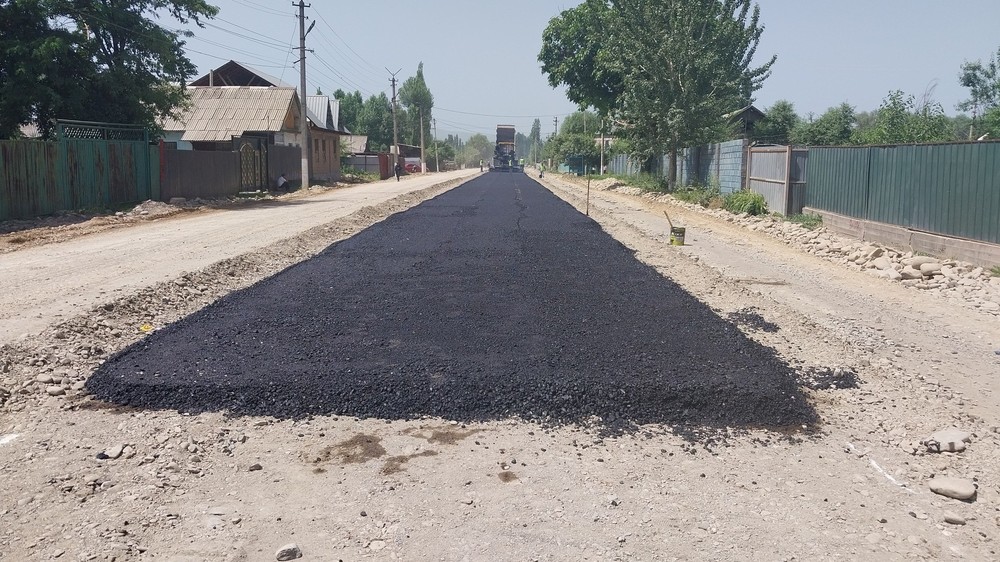 Өзгөндүн Мырза-Аке айыл аймагында 23 км жолду асфальттоо иштери башталды