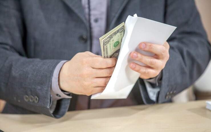 Жамбылского чиновника оштрафовали на 9 млн тенге за взятку в 300 тысяч