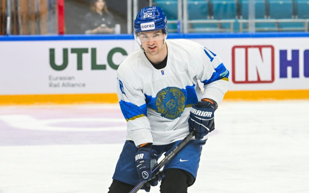 Отредактируйте и перепишите следующий заголовок: Обнародован состав команды Казахстана по хоккею на турнир в Астане