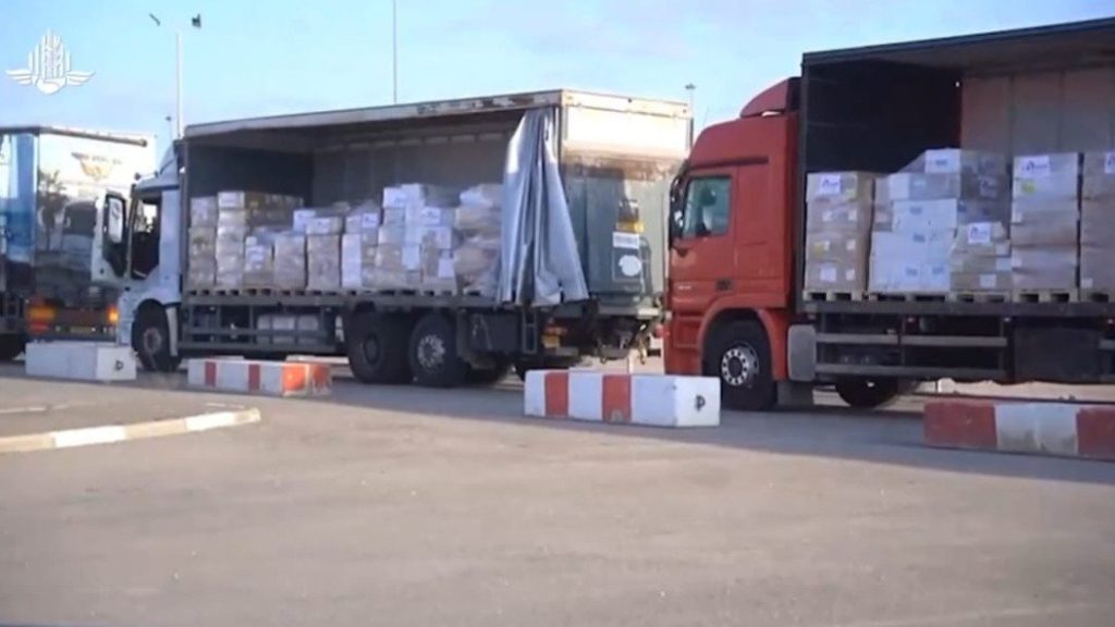 Более 190 грузовиков с гумпомощью прибыли в сектор Газа