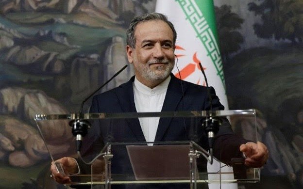 Отредактируйте и перепишите следующий заголовок: Иран и «европейская тройка» обсудят в Риме перспективы ядерных переговоров