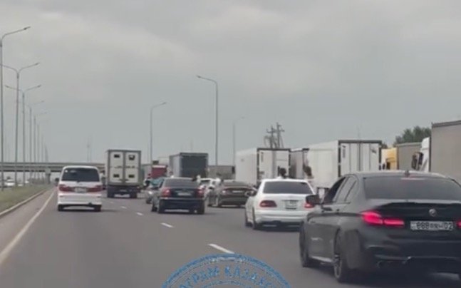 Кортеж выпускников устроил беспорядок на БАКАД