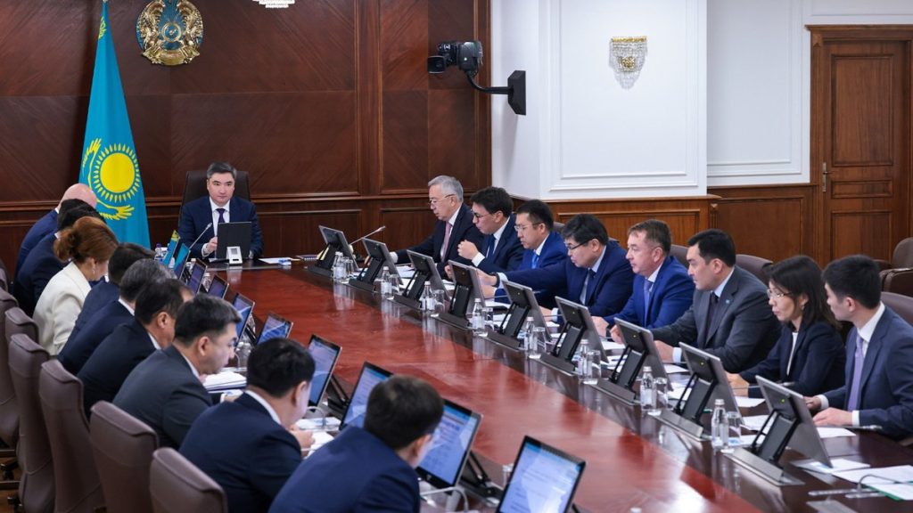 Отредактируйте и перепишите следующий заголовок: В Казахстане 475 субъектов с госучастием приватизируют, объединят или ликвидируют